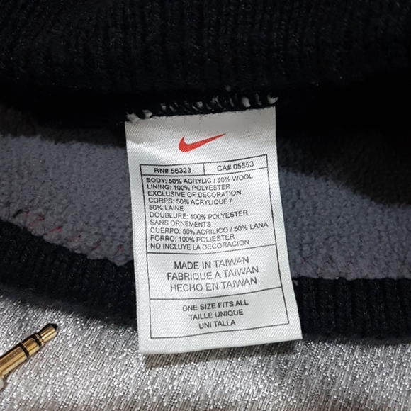 ❤Nike❤ Winter Hat with Ear Phones - Picture 4 of 4